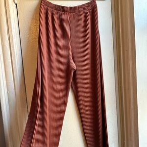 Uniqlo women's pleated straight pants (rose colored)